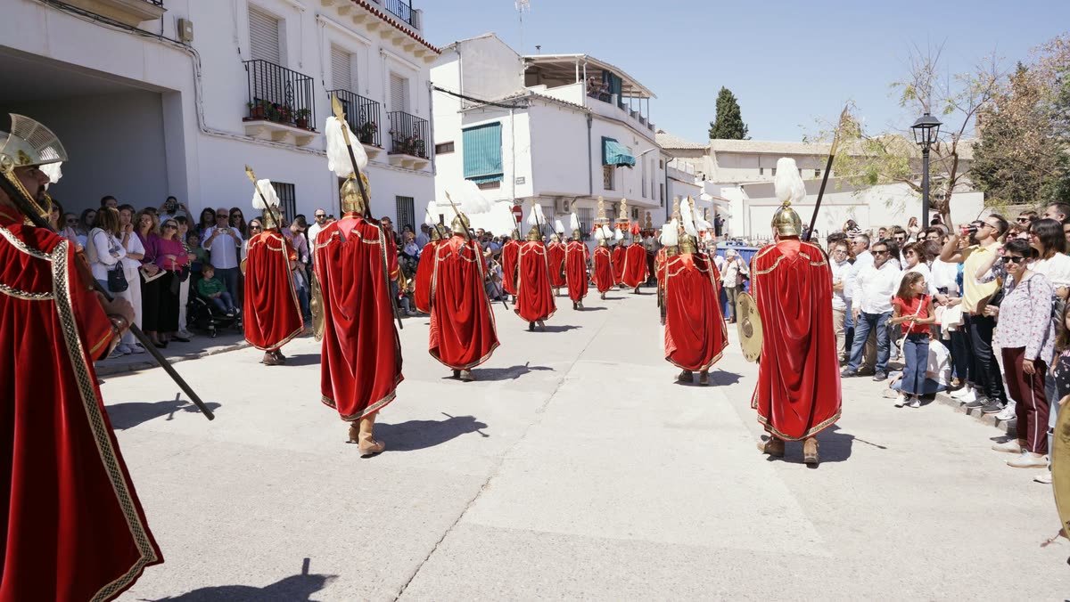 Capas rojas de la Centuria en marcha
