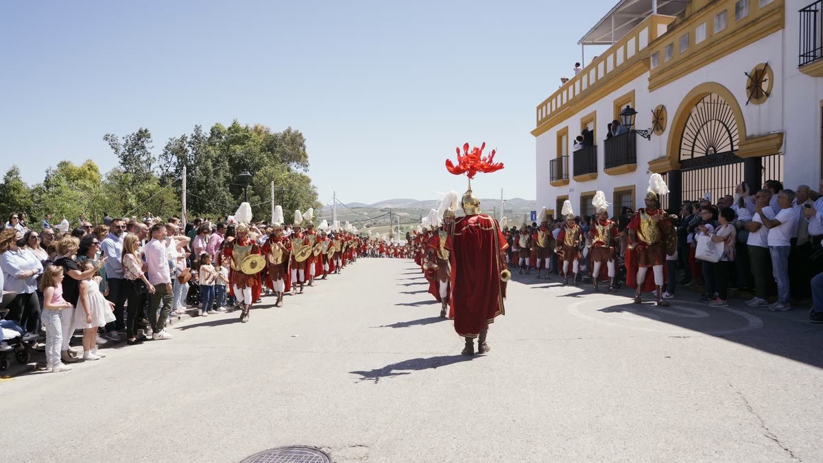 La formación entrando en la plaza
